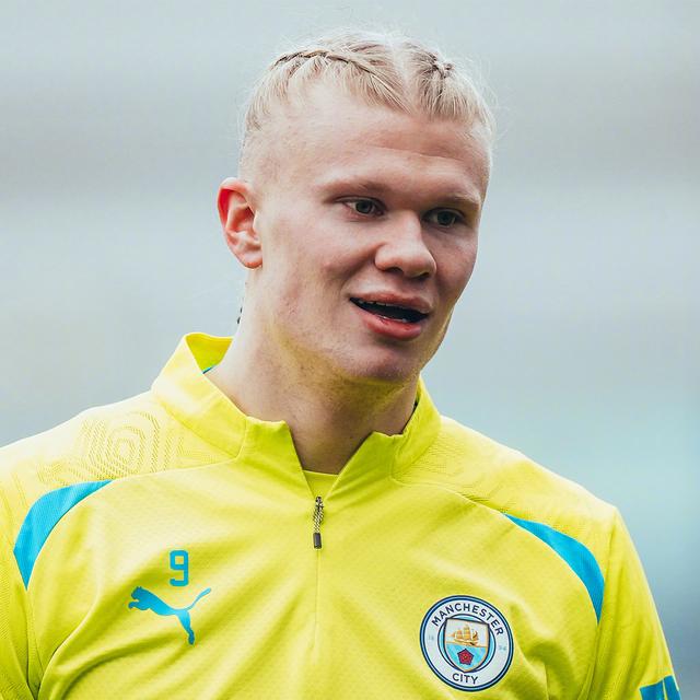 拜仁“小王子”卡尔的巨星之路 偶像梅西但不想和谁比较（拜仁“小王子”卡尔逐梦巨星：崇拜梅西，却不愿与任何人比较）