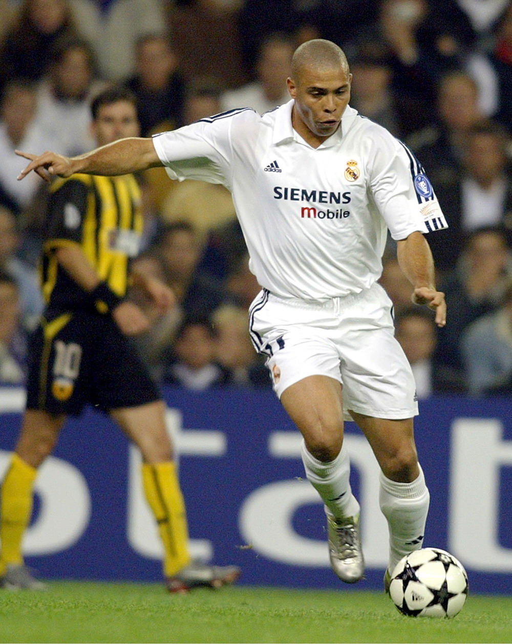 歌名应景，著名歌唱家波切利在世界杯抽签仪式演唱《今夜无人入眠》（波切利亮相世界杯抽签仪式，献唱应景《今夜无人入眠）