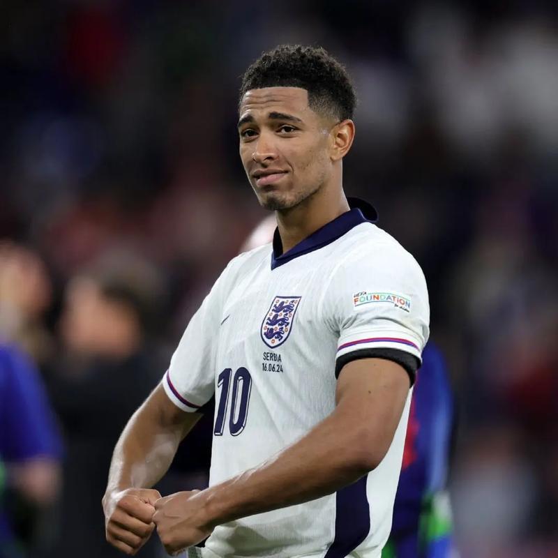 法兰克福vs奥格斯堡：格策、堂安律首发，亚基奇、凯文-施洛特贝克出战（法兰克福战奥格斯堡：格策、堂安律首发，亚基奇、凯文-施洛特贝克出场）