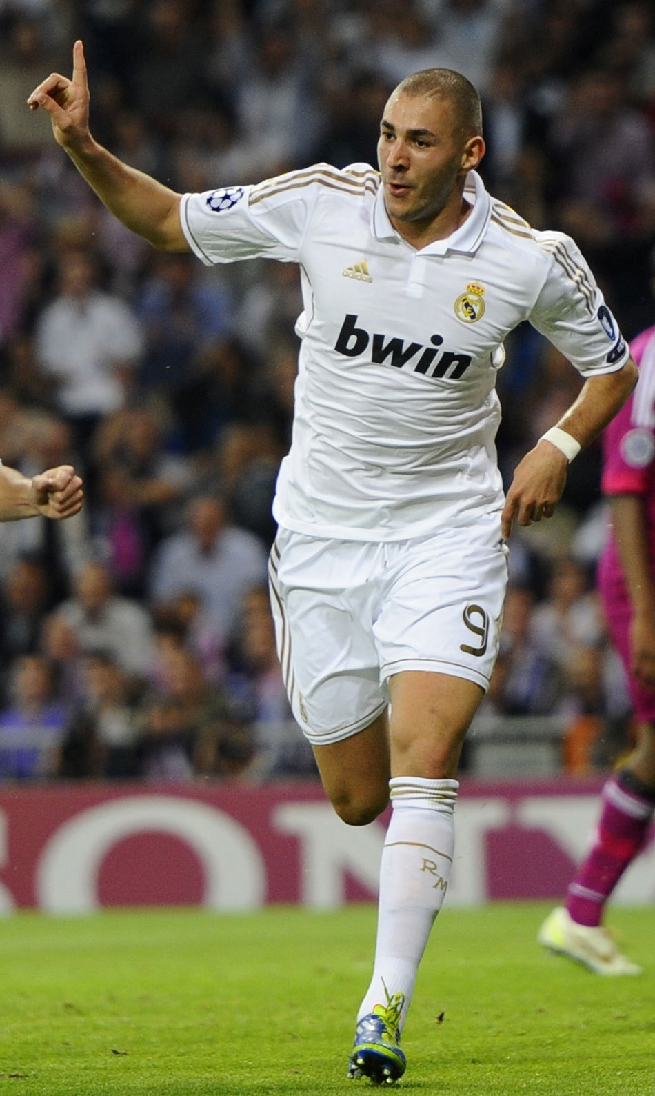 伦敦杀手！格纳布里3次欧冠客战伦敦球队斩7球1助攻（格纳布里成伦敦克星：欧冠客场三战伦敦队轰7球1助）