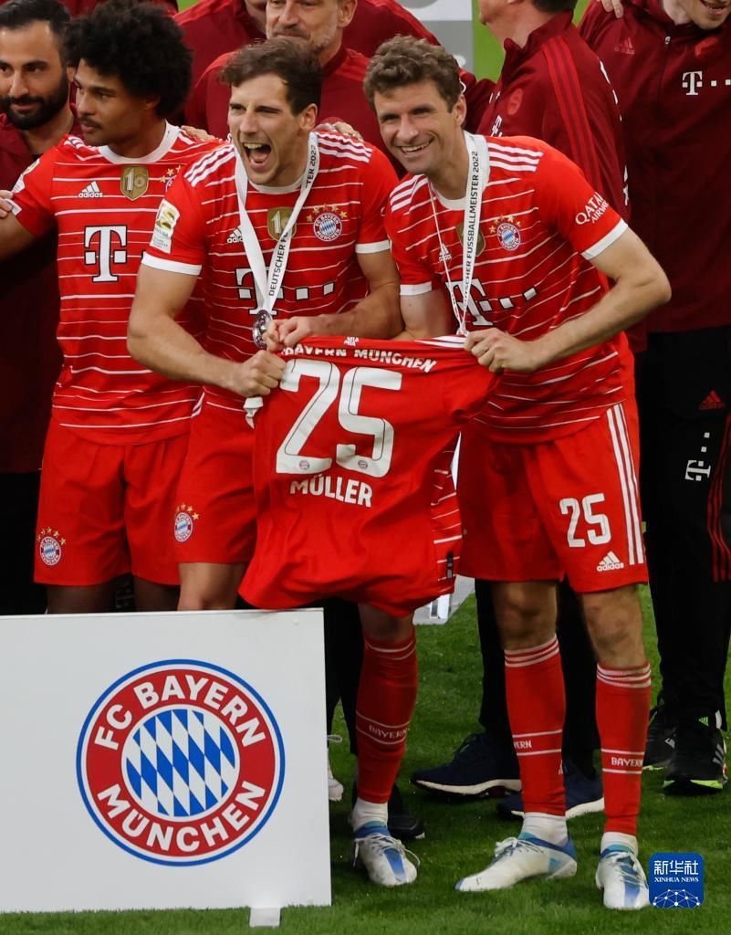 4-0横扫！意甲榜首易主，国米挤掉米兰，法布雷加斯惨败