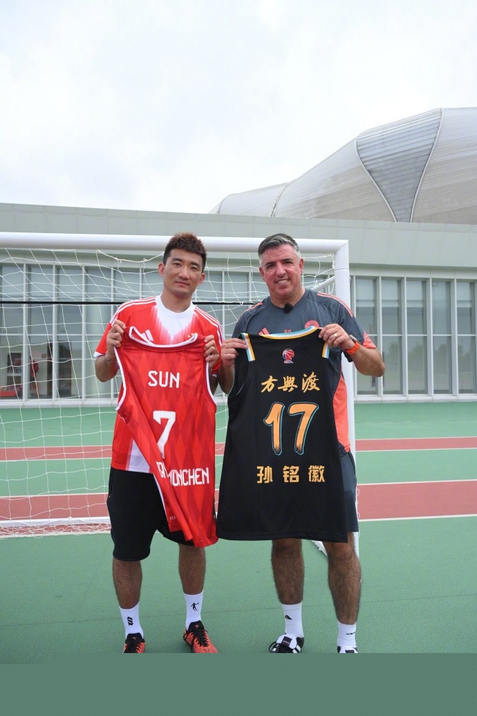 上赛季至今奥利塞德甲助攻22次，同期五大联赛第一（自上赛季至今，奥利塞在德甲送出22次助攻，领跑五大联赛）