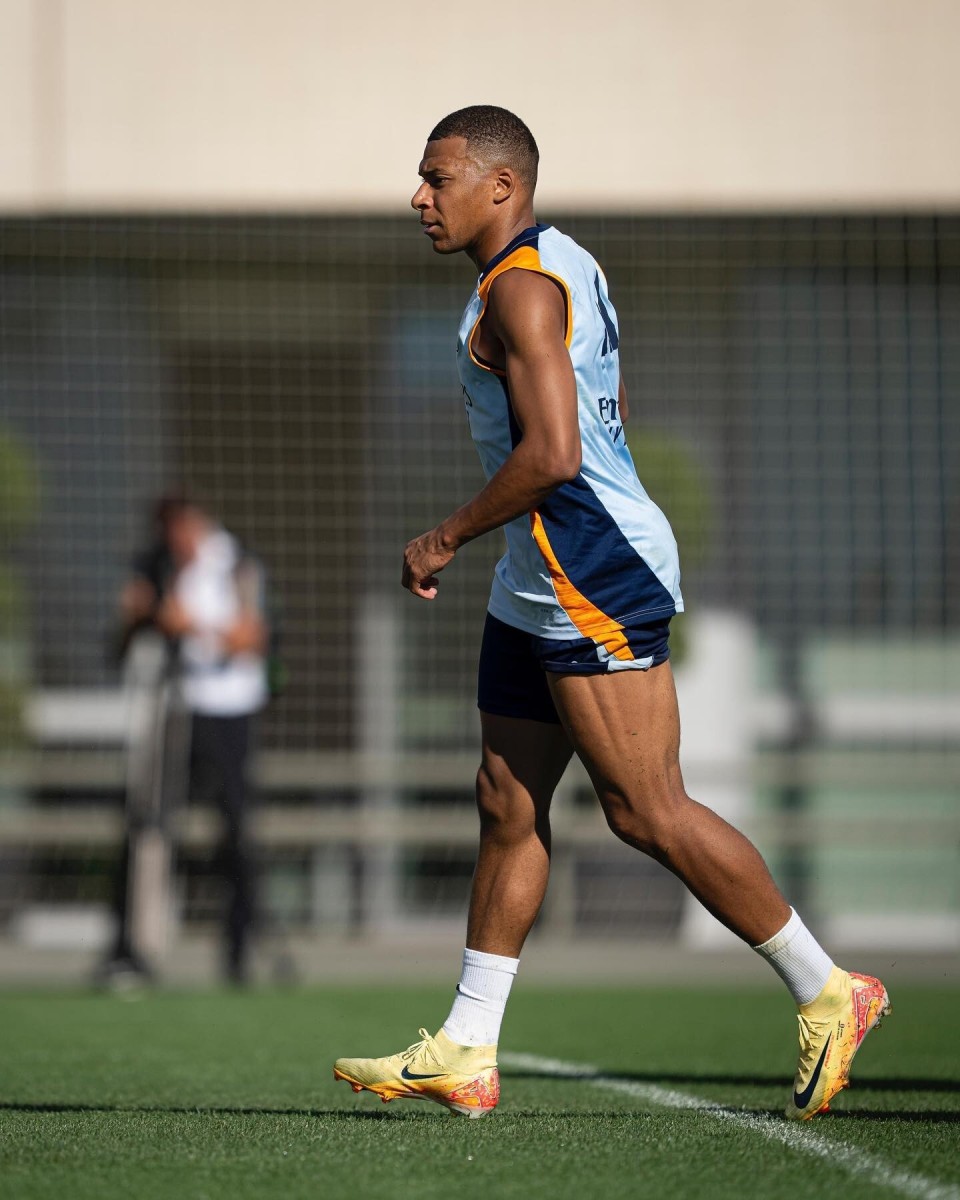 斯基拉：那不勒斯依然想租梅努，球员也想要获得更多出场机会（斯基拉：那不勒斯仍寻求租借梅努，球员渴望增加出场时间）